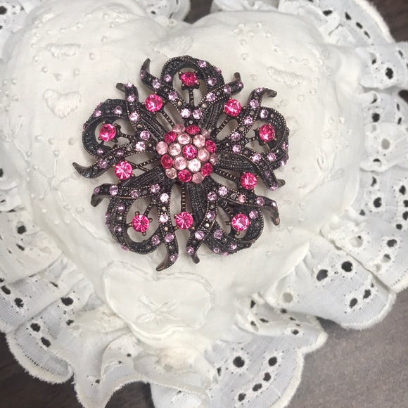 Jewelry - Beautiful Rose and Light Pink Brooch